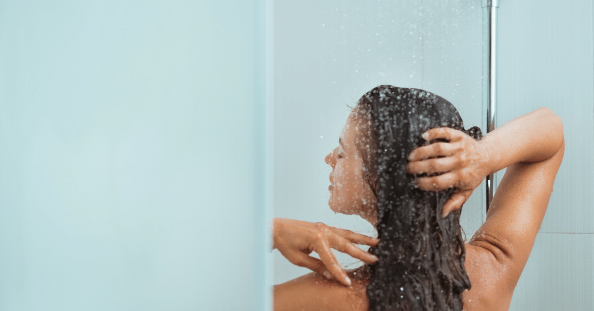 Femme qui prends une douche