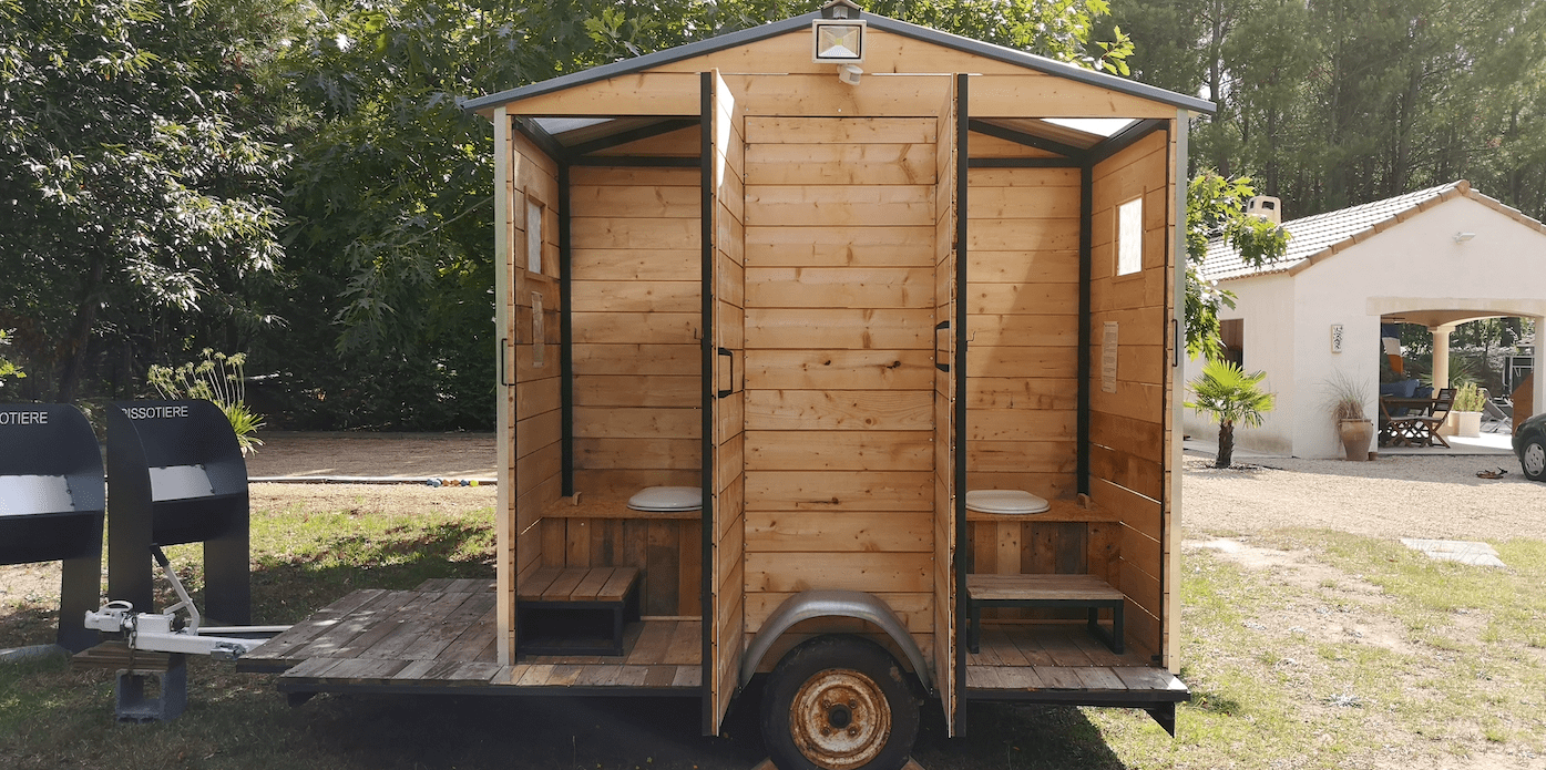 les toilettes sèches en bois de loc capi