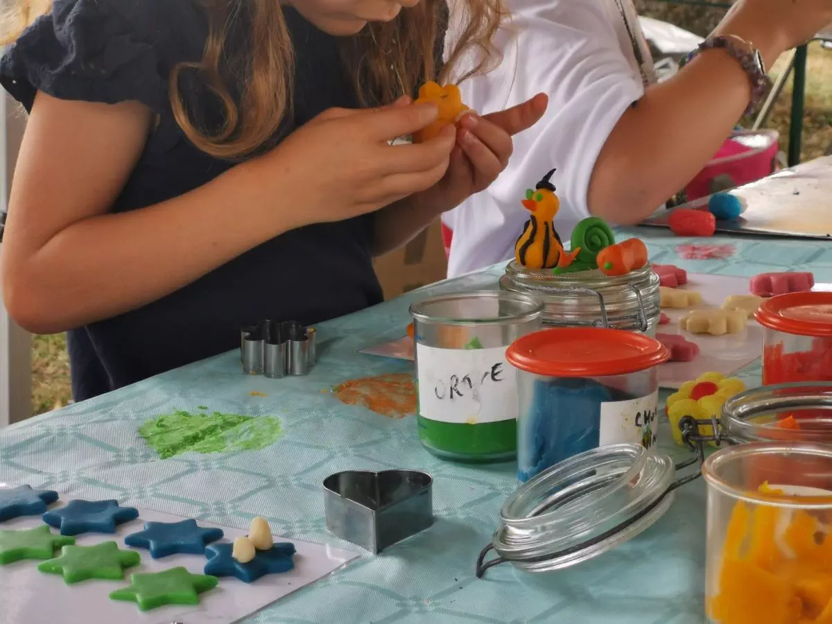 Pâte à modeler naturelle fait maison