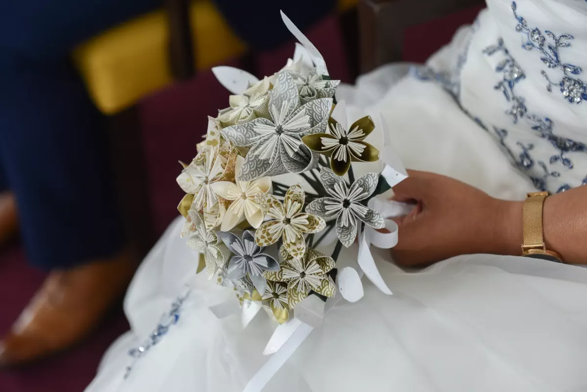 Bouquet Ambre - bouquet de fleurs en papier blanc et doré