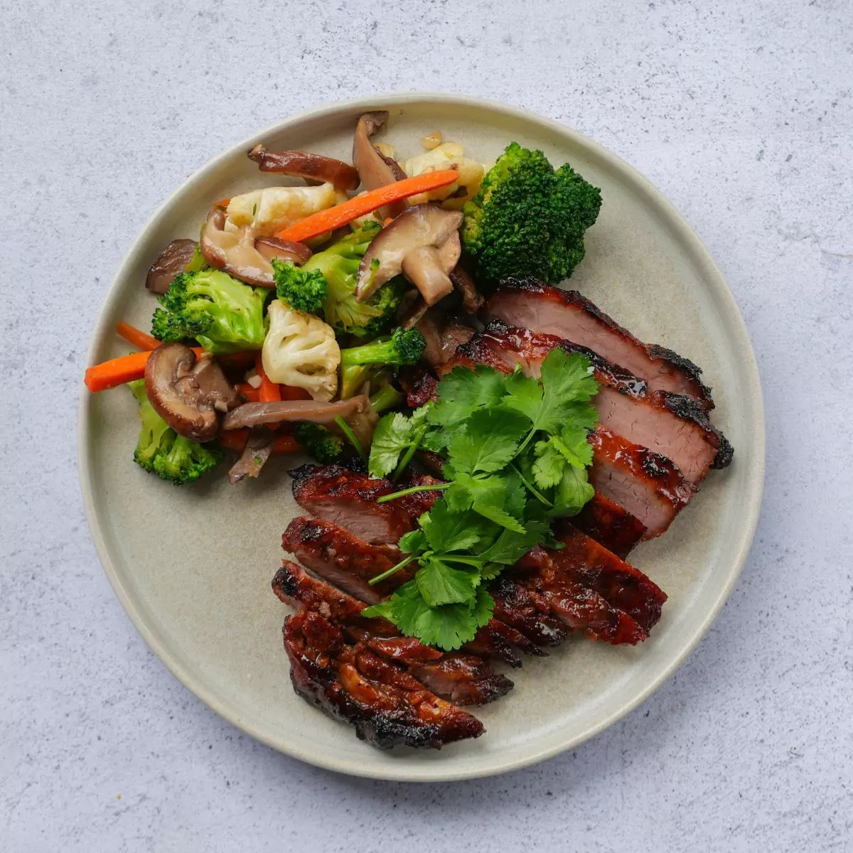 Porc aux épices « char siu » et poêlée de légumes croquants