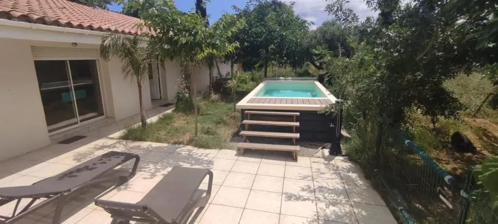 Terrasse et piscine privée gîte Néoulous