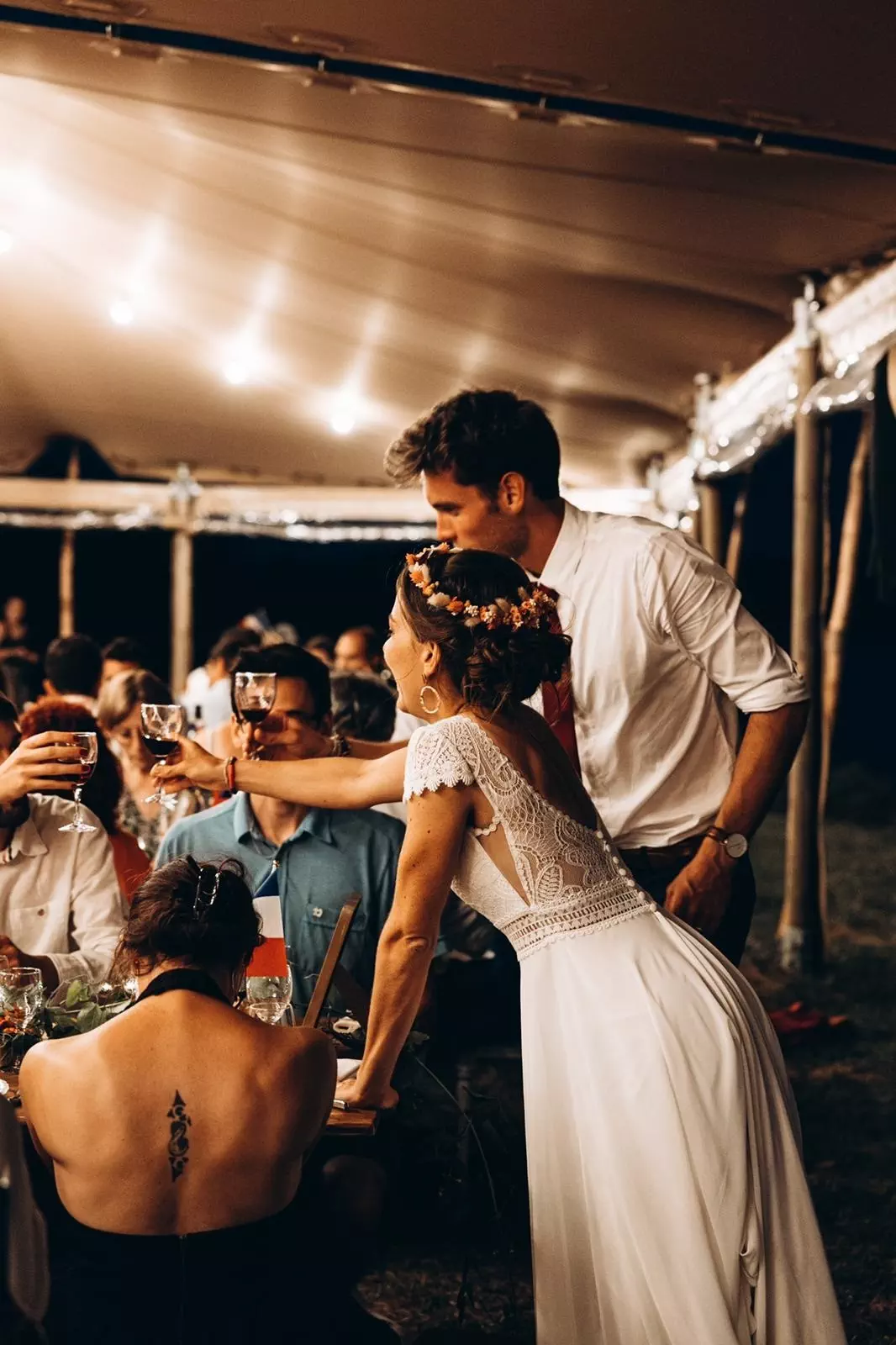 mariage sous la tente en bord de lac