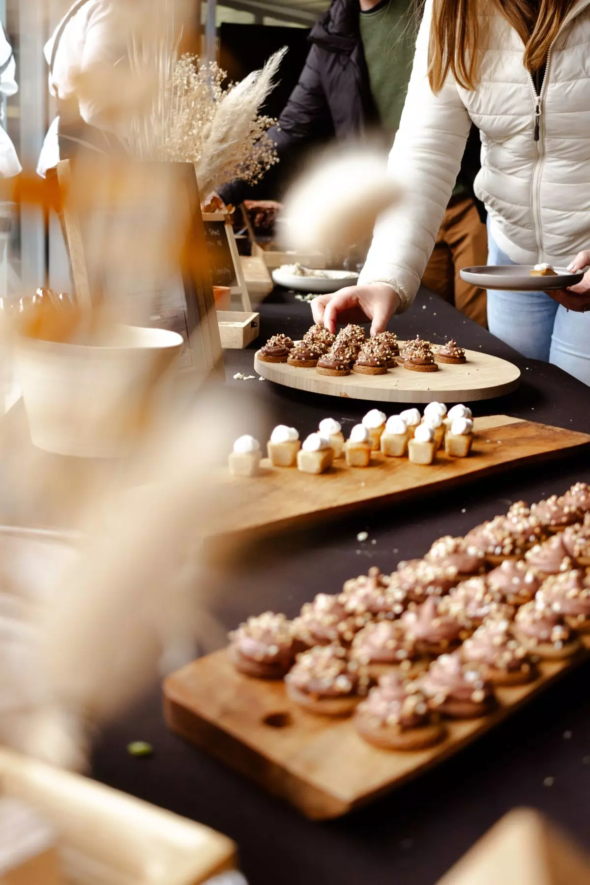 bouchées sucrées sur buffet