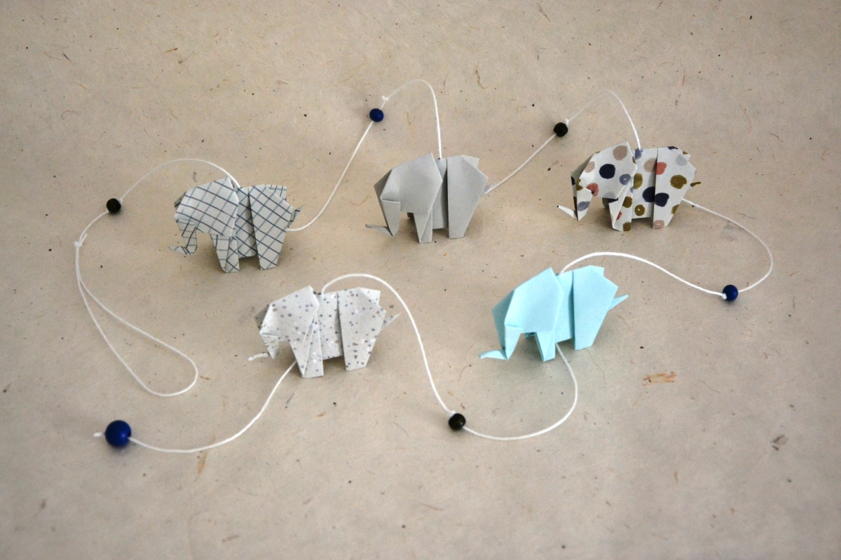 Guirlandes d'éléphants en origami aux couleurs pastels