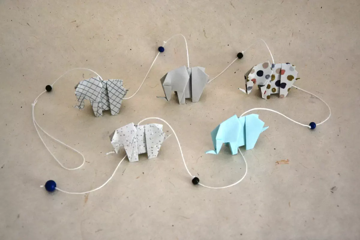 Guirlandes d'éléphants en origami aux couleurs pastels