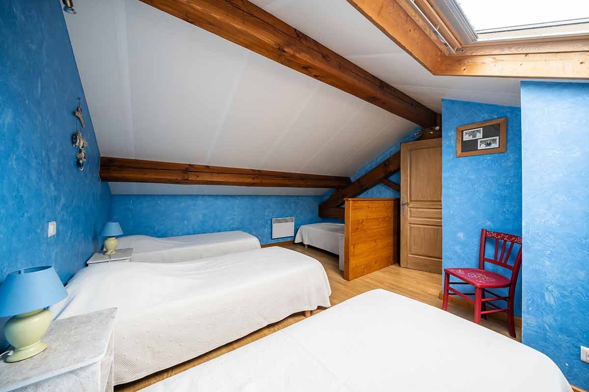 Chambre avec 4 lits simples 