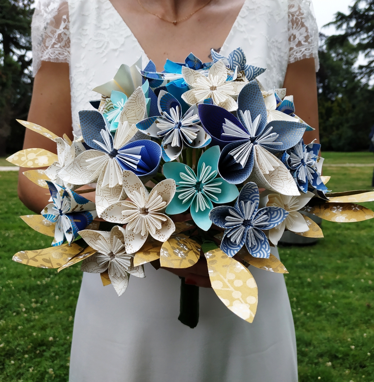Bouquet Charlotte - bouquet de fleurs en papier bleu 