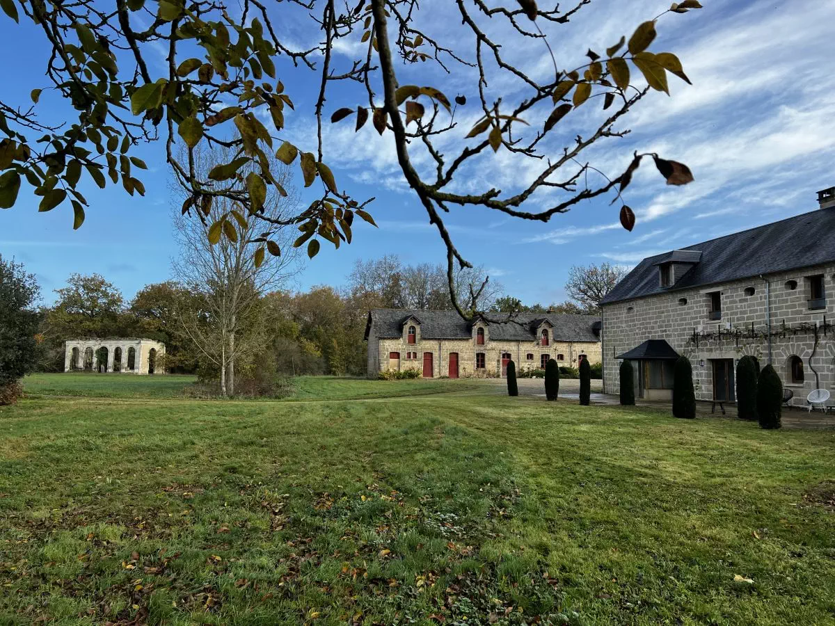 jardin et façade intérieure