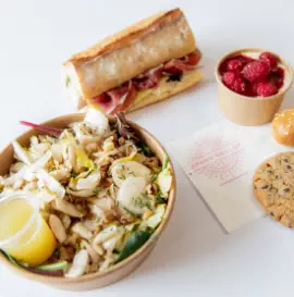 Lunchbox salade sandwich