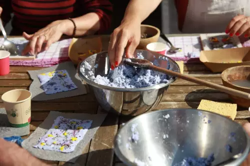 Visite et atelier papiers ensemencés