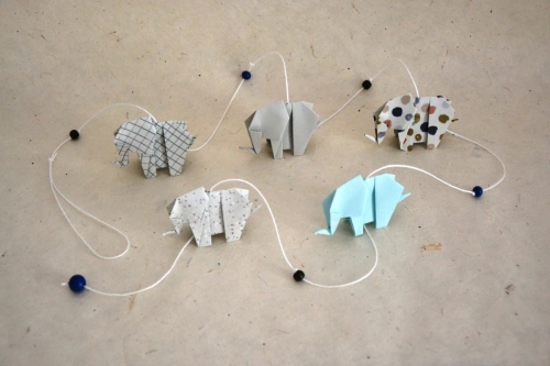 Guirlandes d'éléphants en origami aux couleurs pastels