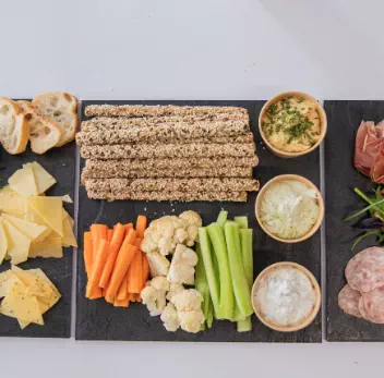 Planche charcut' fromages & dips veggie