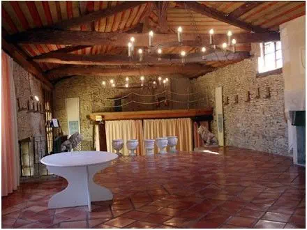 Salle des chevaliers 200m²