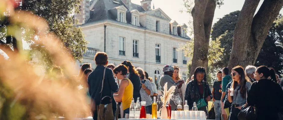 Café d'accueil dans le parc