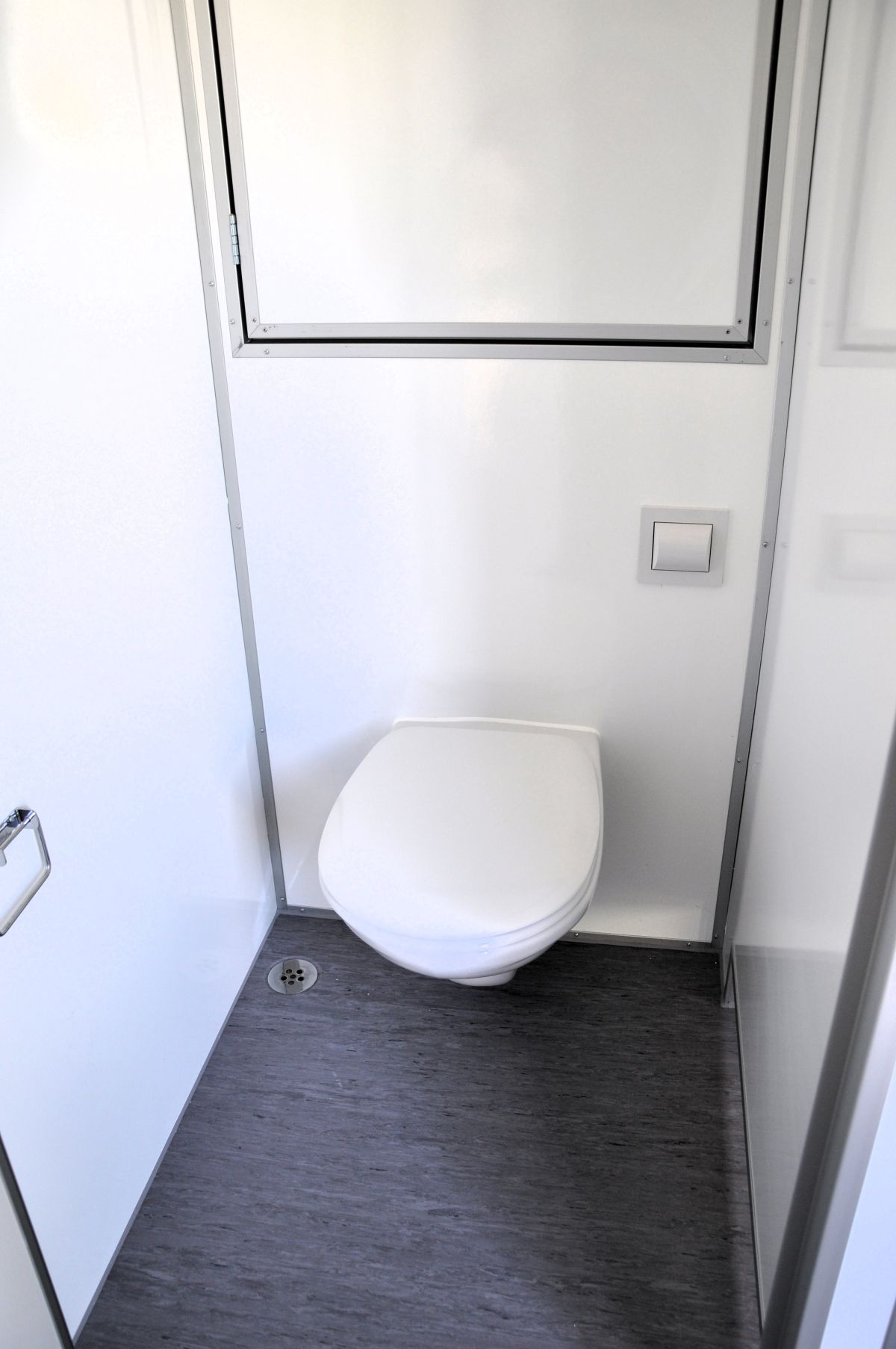 Exemple de l'intérieur d'une cabine de toilette