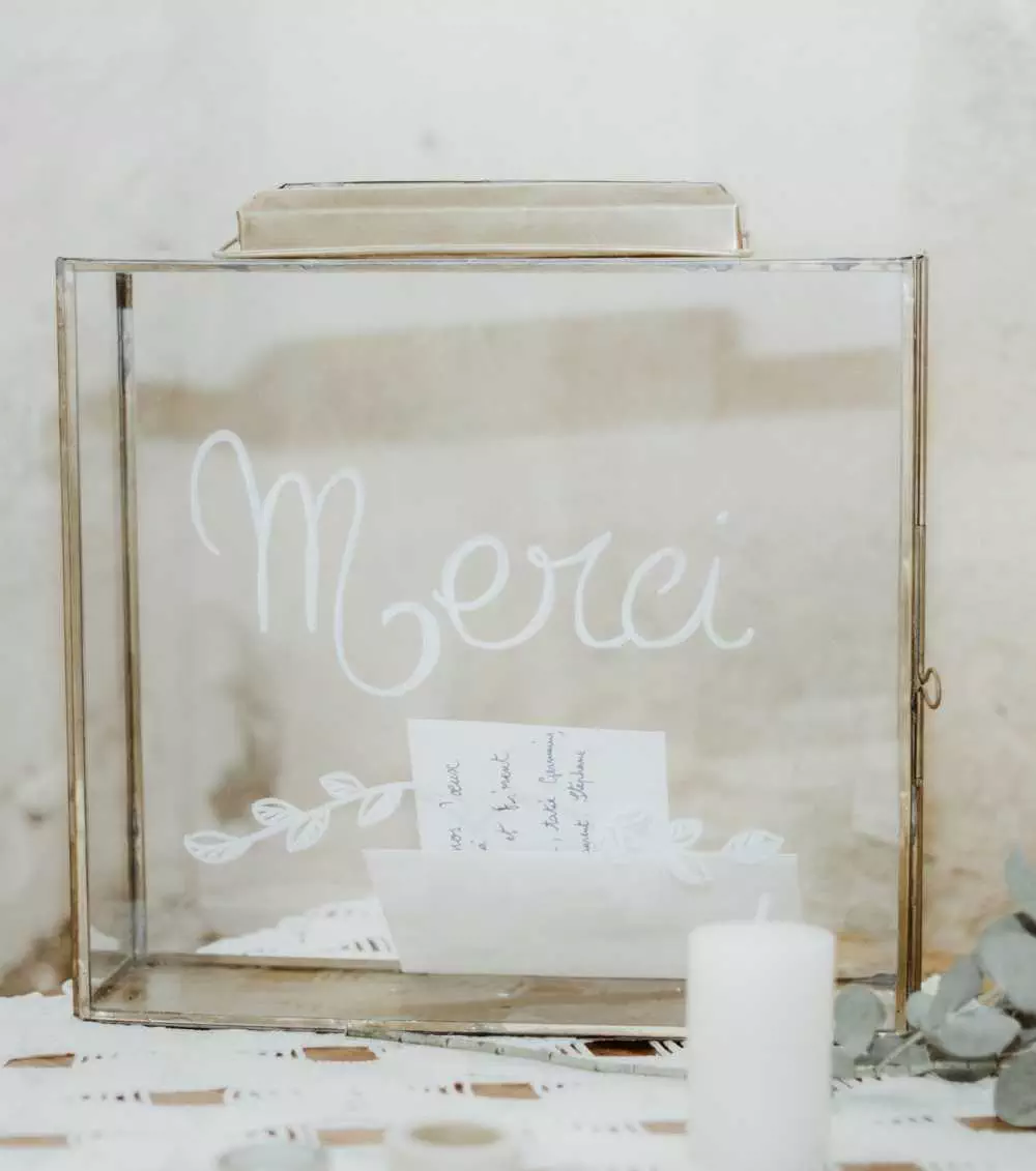 Location urne en verre et laiton