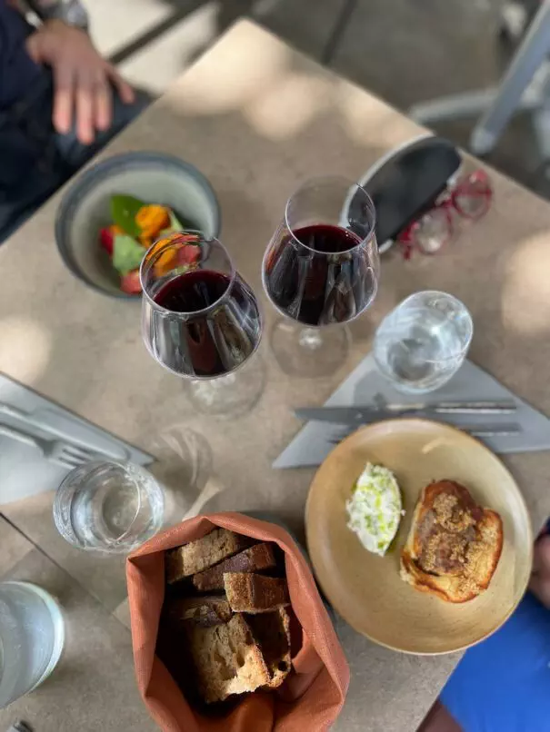 Dégustation de vins et de produits locaux