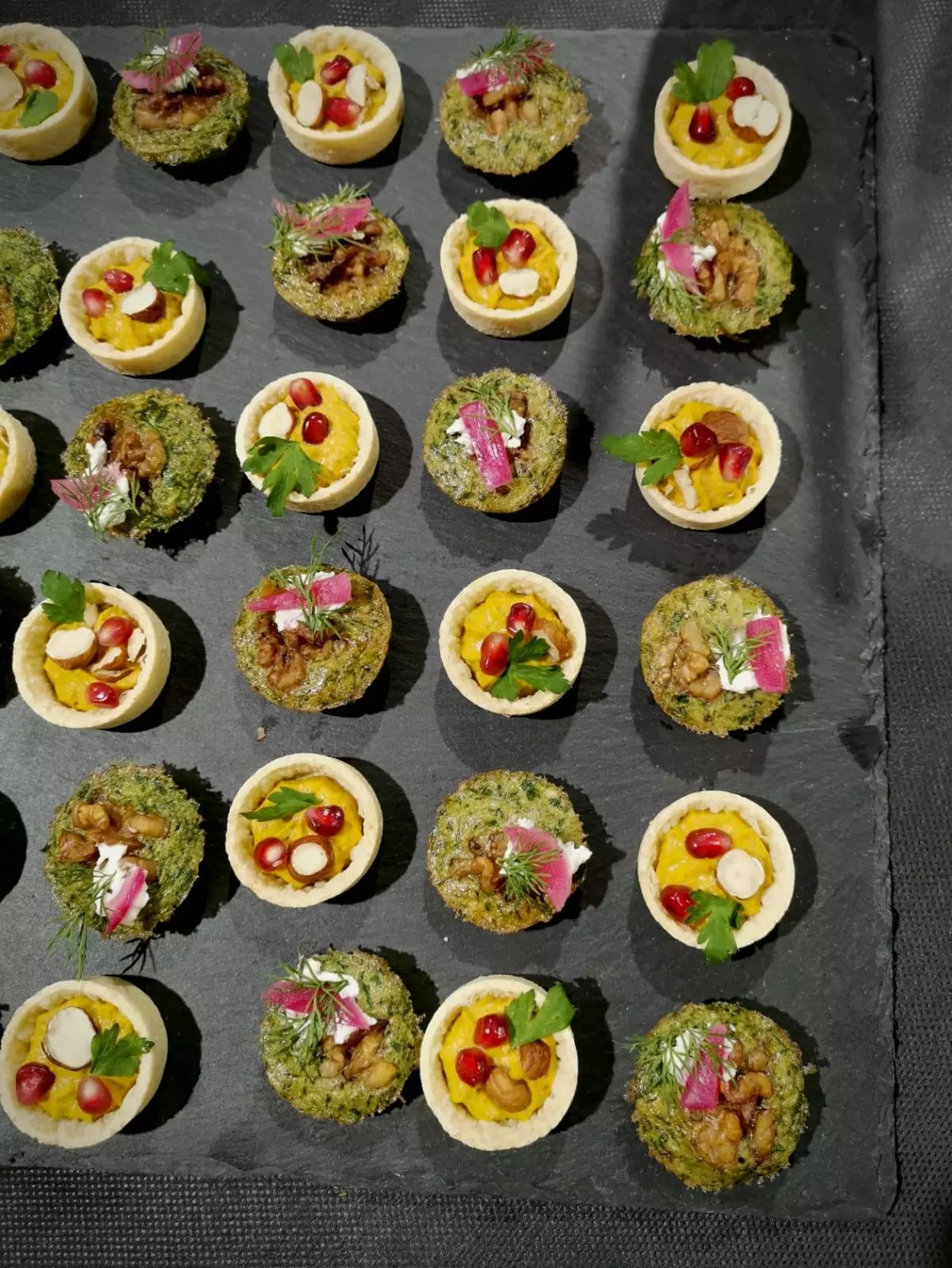Bouchées salées : kuku sabzi & tartelette butternut
