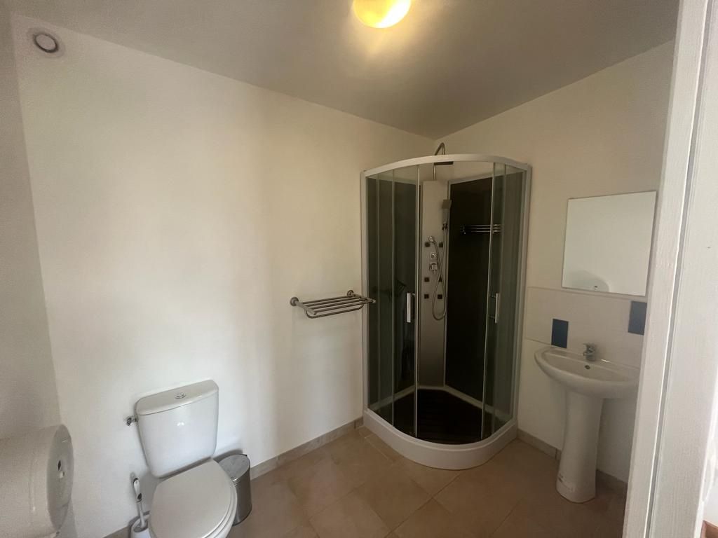Pavillons 1à 4 :1 salle de bain privative par chambre