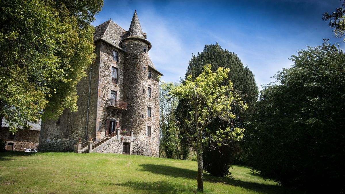 Château du XIIème siècle privatisable dans le Cantal