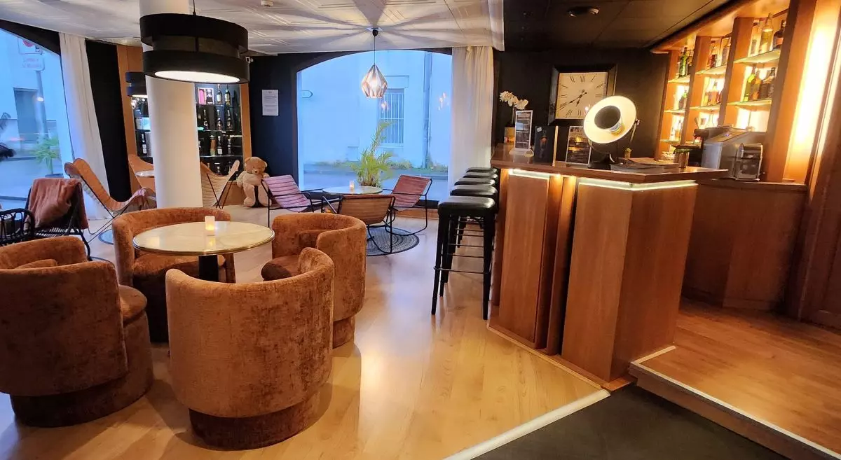 Bar / accueil / salon 