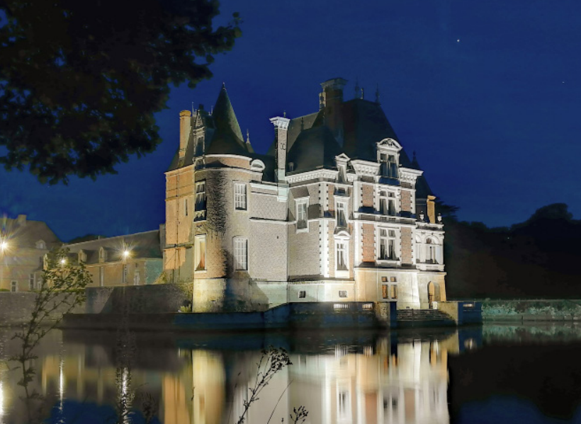 Château de la Bussière vu de nuit