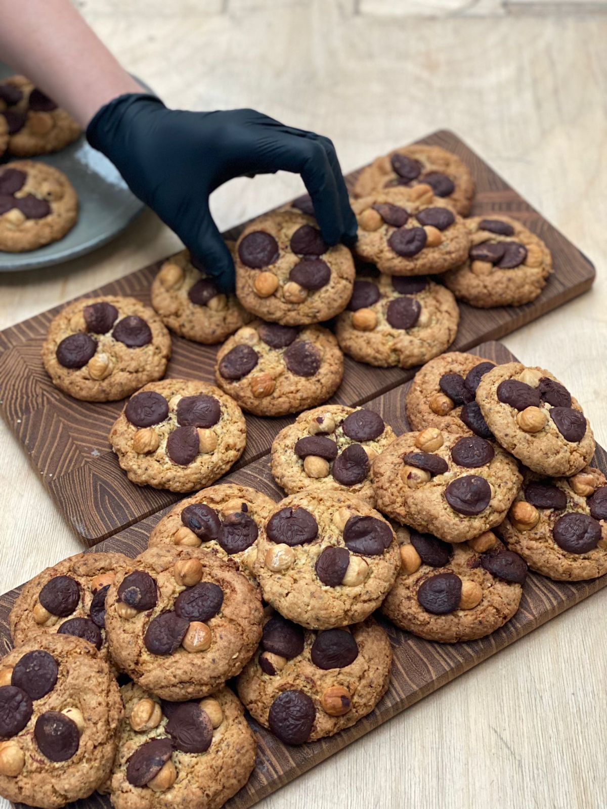 Cookie chocolat noir, fleur de sel & noisettes