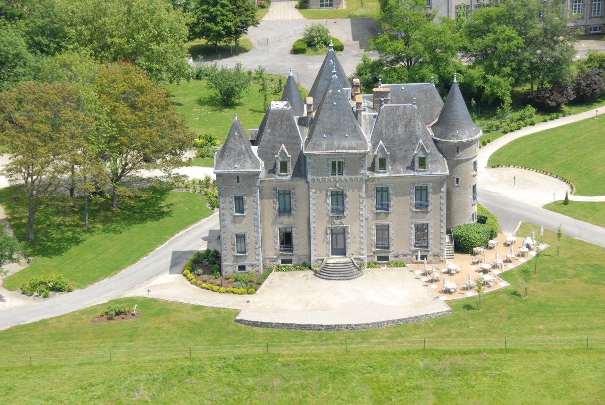 Domaine de réception et son vaste parc en Vendée