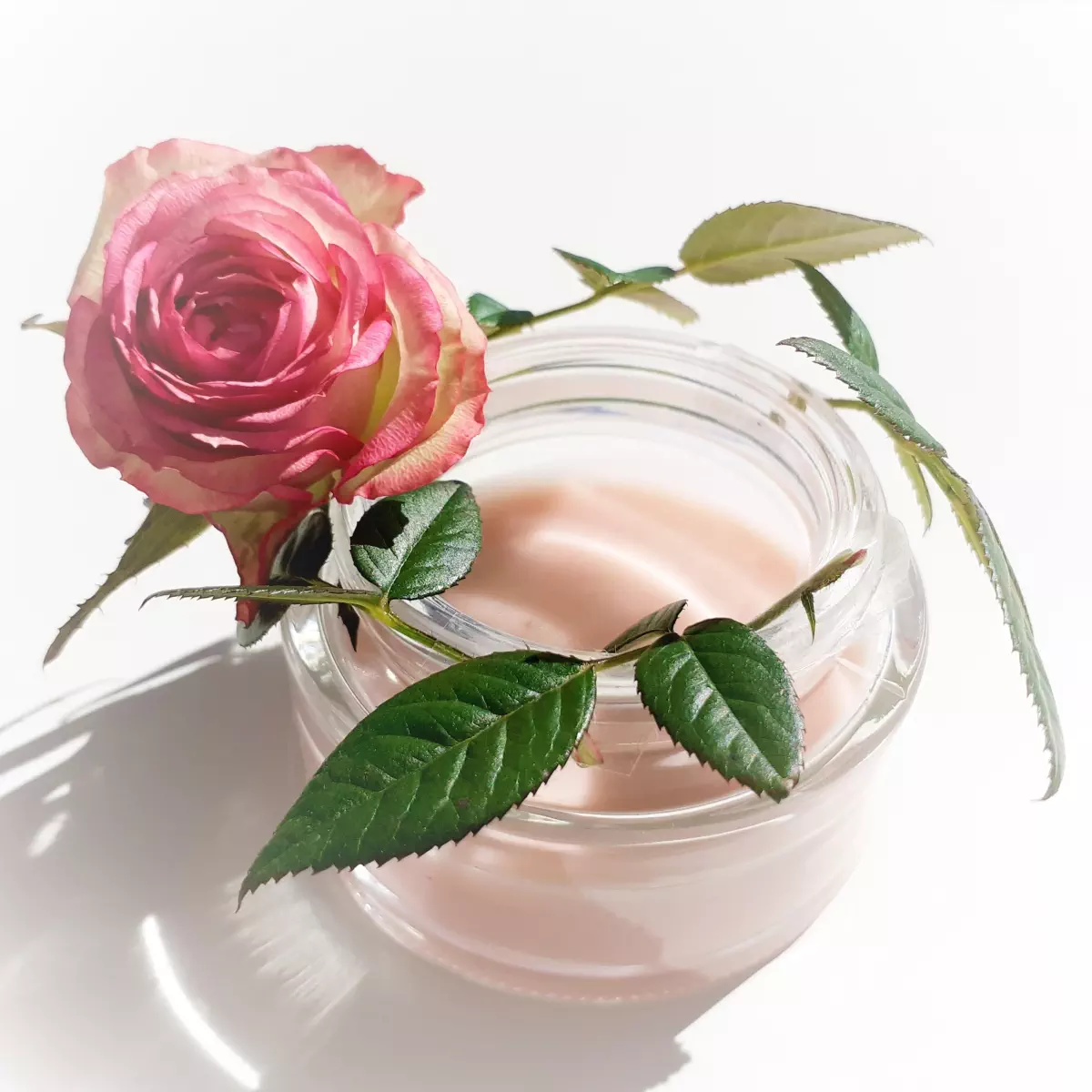 Crème pour le visage à l'eau de rose