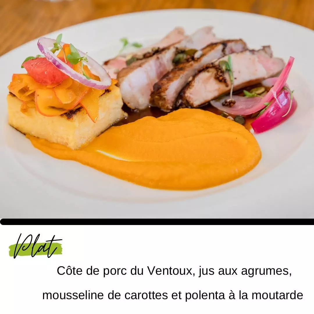 Côte de porc du Ventoux, jus aux agrumes, mousseline de carottes, polenta à la moutarde