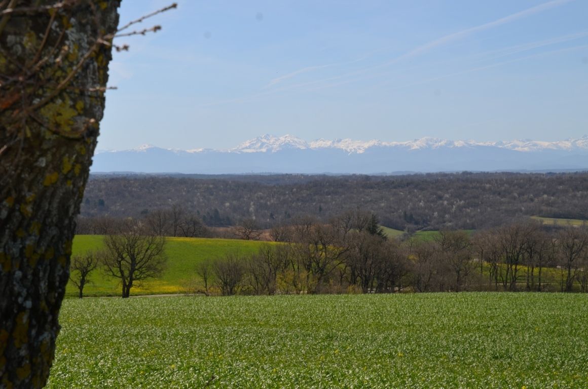 Salle de réception et hébergements en pleine nature et avec vue sur les Pyrénées