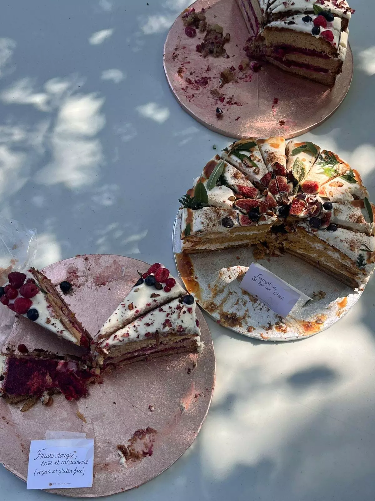 Naked cake framboise, rose, cardamome et Naked cake pumpkin spices