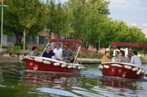 Chasse au trésor en bateaux électriques à Paris