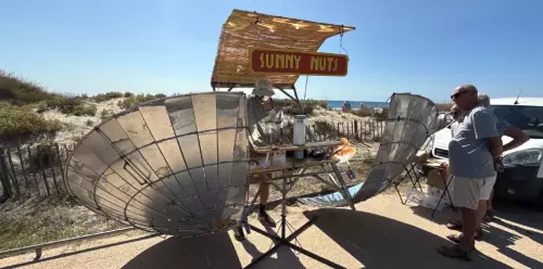 Annimation innovante de production d'amandes et noisettes torréfiées et caramélisées à partir d'une cuisinière solaire