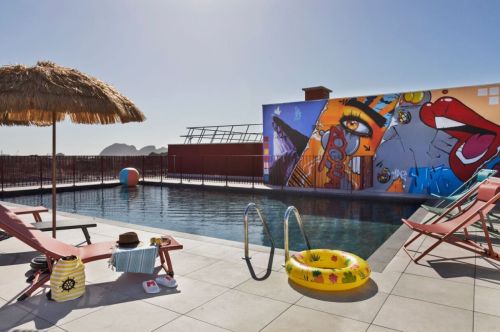 Hôtel atypique avec piscine et rooftop à La Ciotat