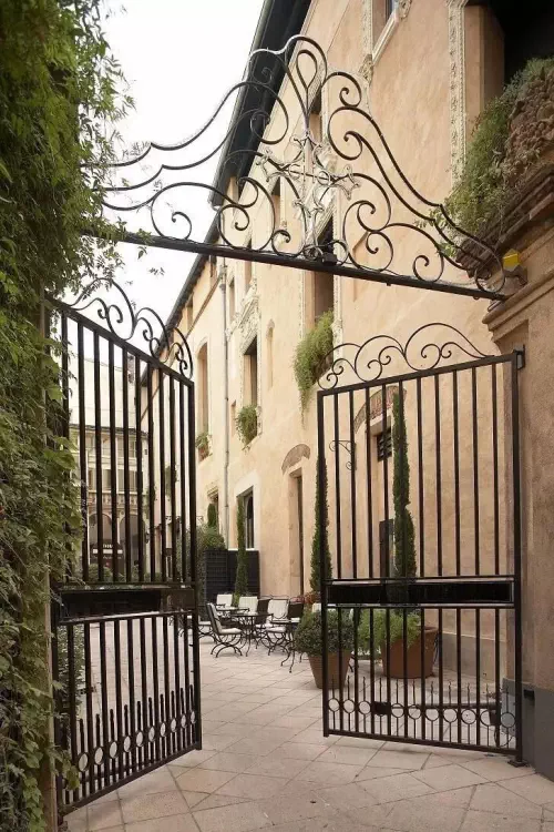 Hôtel charmant et ses espaces réceptifs au cœur de Toulouse