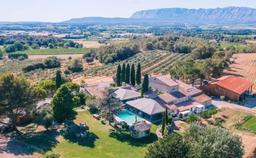 Domaine provençal dans les vignes de Provence
