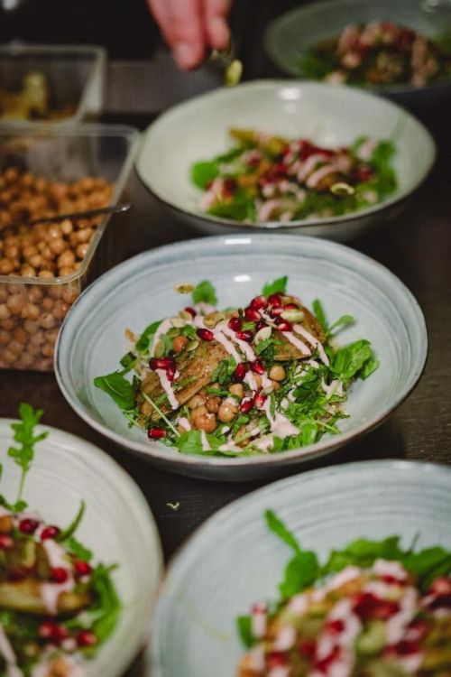 Salade maroccaine, fenouil braisé, sauce tahini