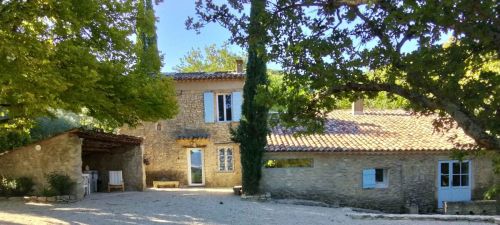 Beau domaine en pleine nature pour mariage ou séminaire dans le Lubéron