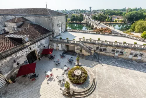 chateau-royal-de-cognac-vue-du-ciel.jpg