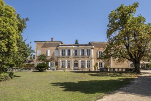 Château avec piscine et tente strech à Montpellier