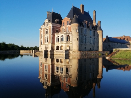 Le château et son reflet dans l'étang