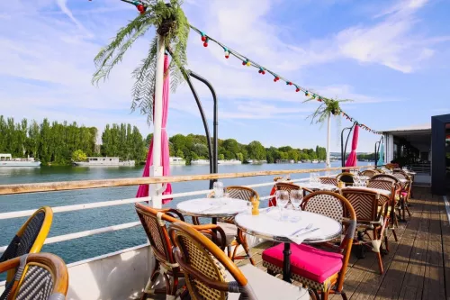 Péniche et restaurant italien sur la Seine