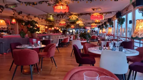 Péniche et restaurant italien sur la Seine