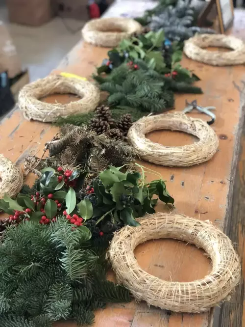 Atelier couronne de noël sur Paris