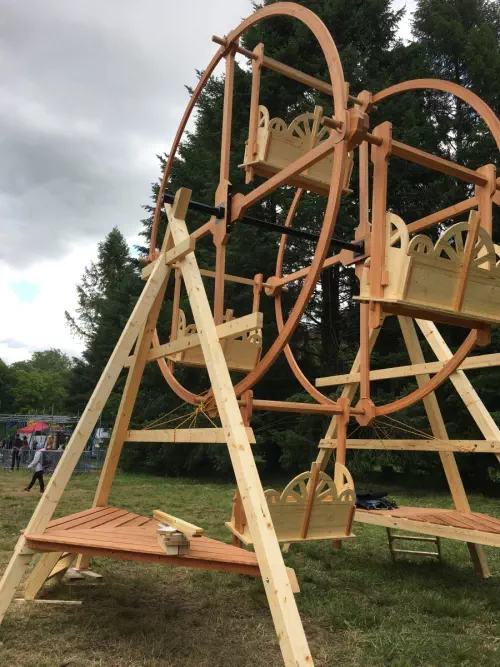 Grand manège en bois en Auvergne-Rhône-Alpes