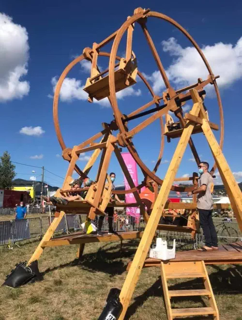 Grand manège en bois en Auvergne-Rhône-Alpes