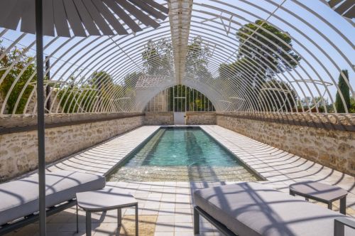 Château avec piscine et tente strech à Montpellier