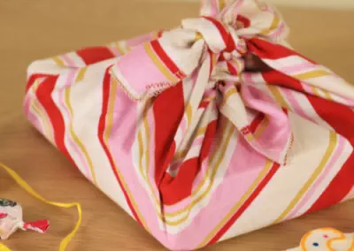 Emballage cadeau anniversaire furoshiki